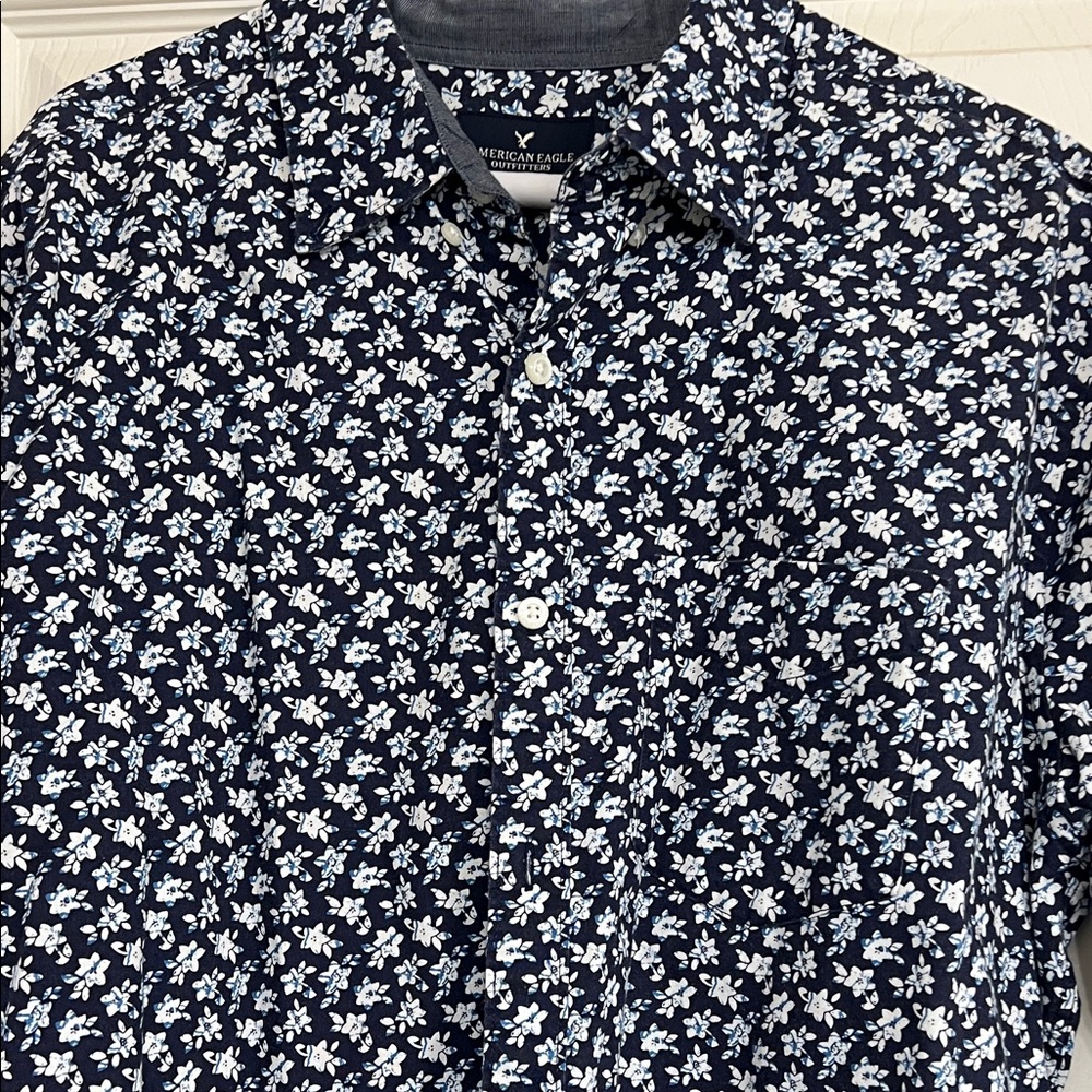 American Eagle Outfitters Men's Dark Blue Floral Shirt